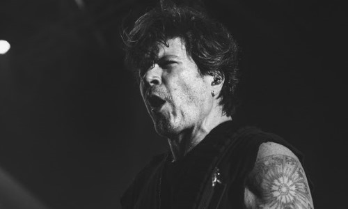 Paulo Ricardo comemora 40 anos de carreira com superprodução no palco do Teatro Bradesco